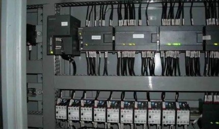 PLC編程學(xué)會(huì)四個(gè)部分  掌握PLC初步編程設(shè)計(jì)