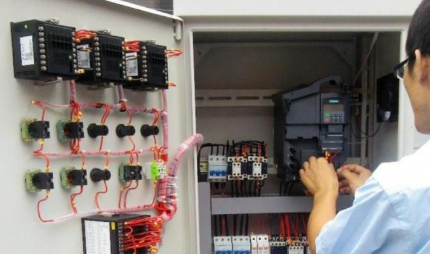 變頻器安裝正常運(yùn)行前的幾點(diǎn)注意事項(xiàng)