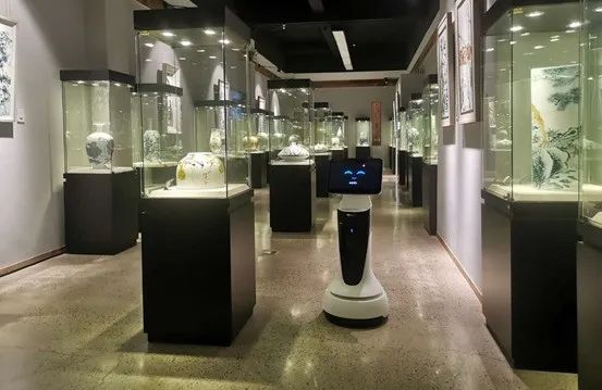 新任講解員！機(jī)器人小秦入駐上海秦古美術(shù)館